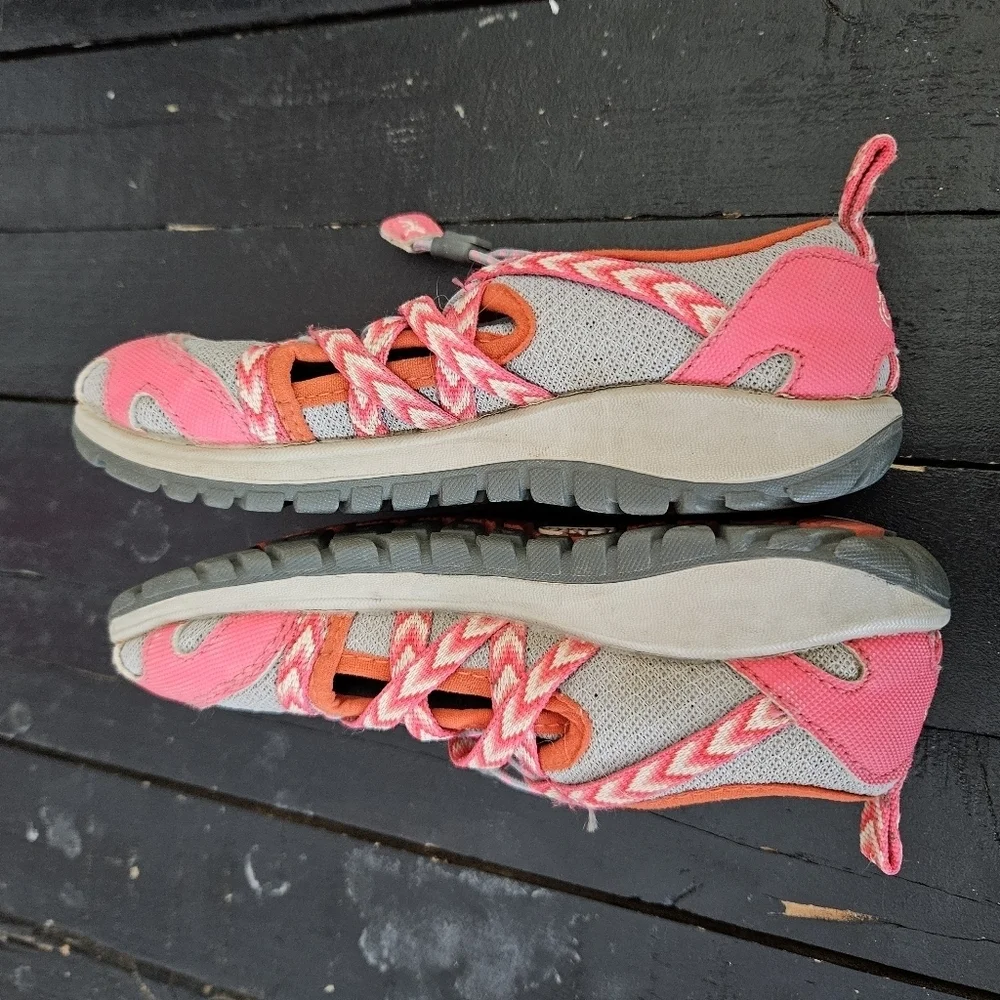 Chaco Outcross Kids Girls 12 Coral Pink Grey Water Shoes Outdoor Hiking Sandals